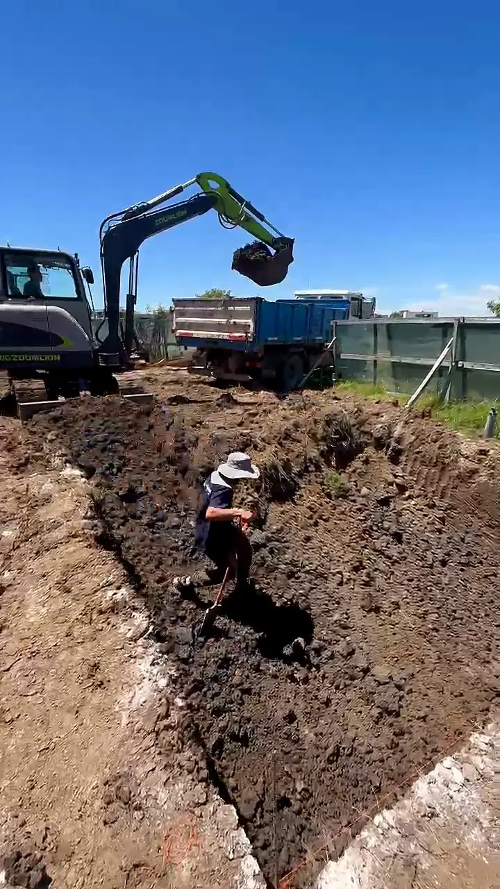 Excavación del pozo con máquina y perfilado a mano